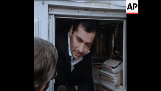 SYND 9 2 74 RADICAL ORTHODOX RABBI MEIR KAHANE PROTESTING OUTSIDE US EMBASSY IN TEL AVIV 00:01:33